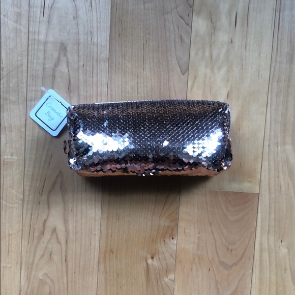 Handbags - ♥️ NWT Zipper Closure Small Sequin Cosmetic Bag